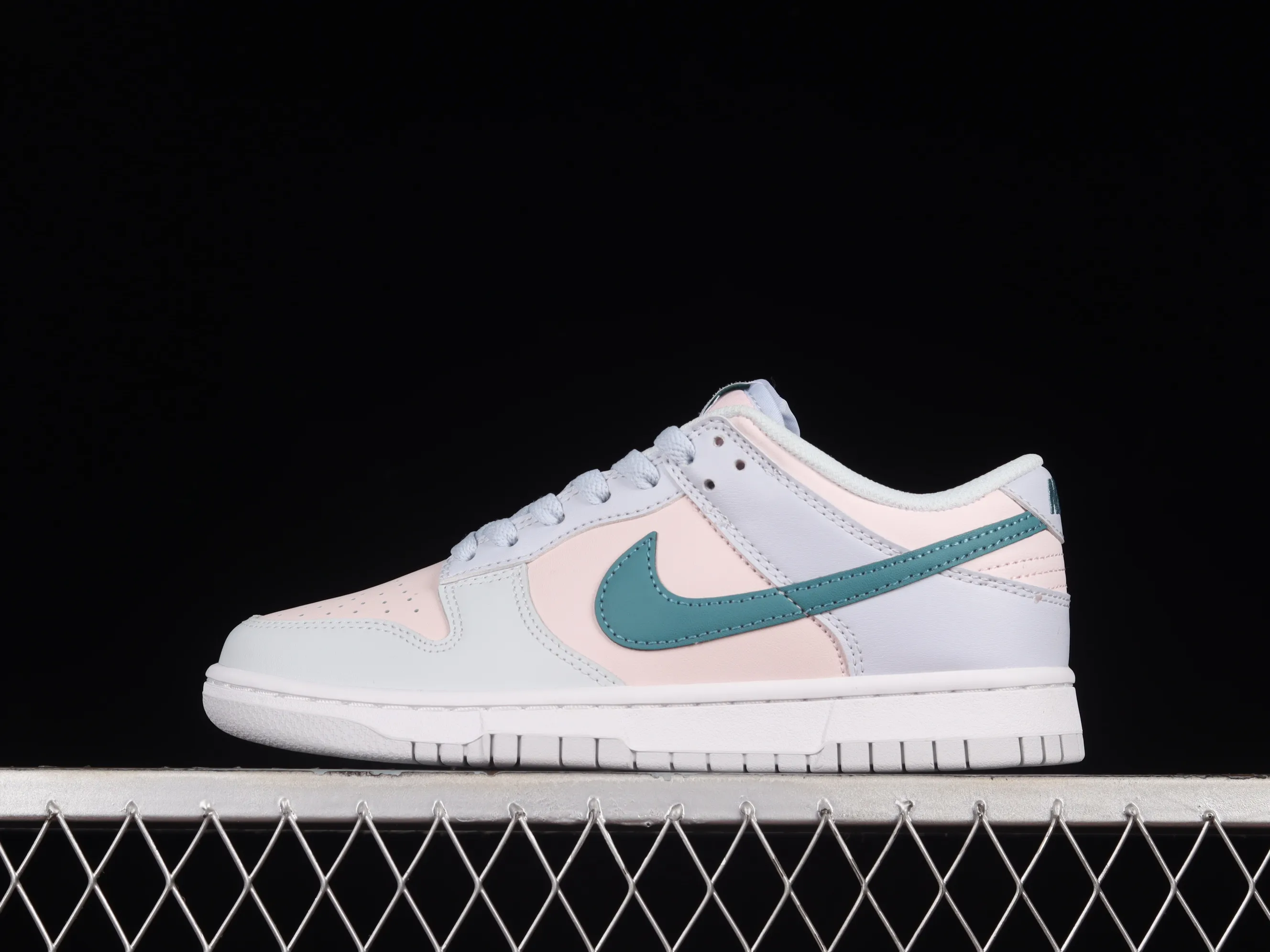 All categories Nk SB Dunk series Nk SB Dunk Low low-top sneakers Nk Dunk Low "Mineral Teal" light blue and pink SB low-top casual sneakers FD1232-002